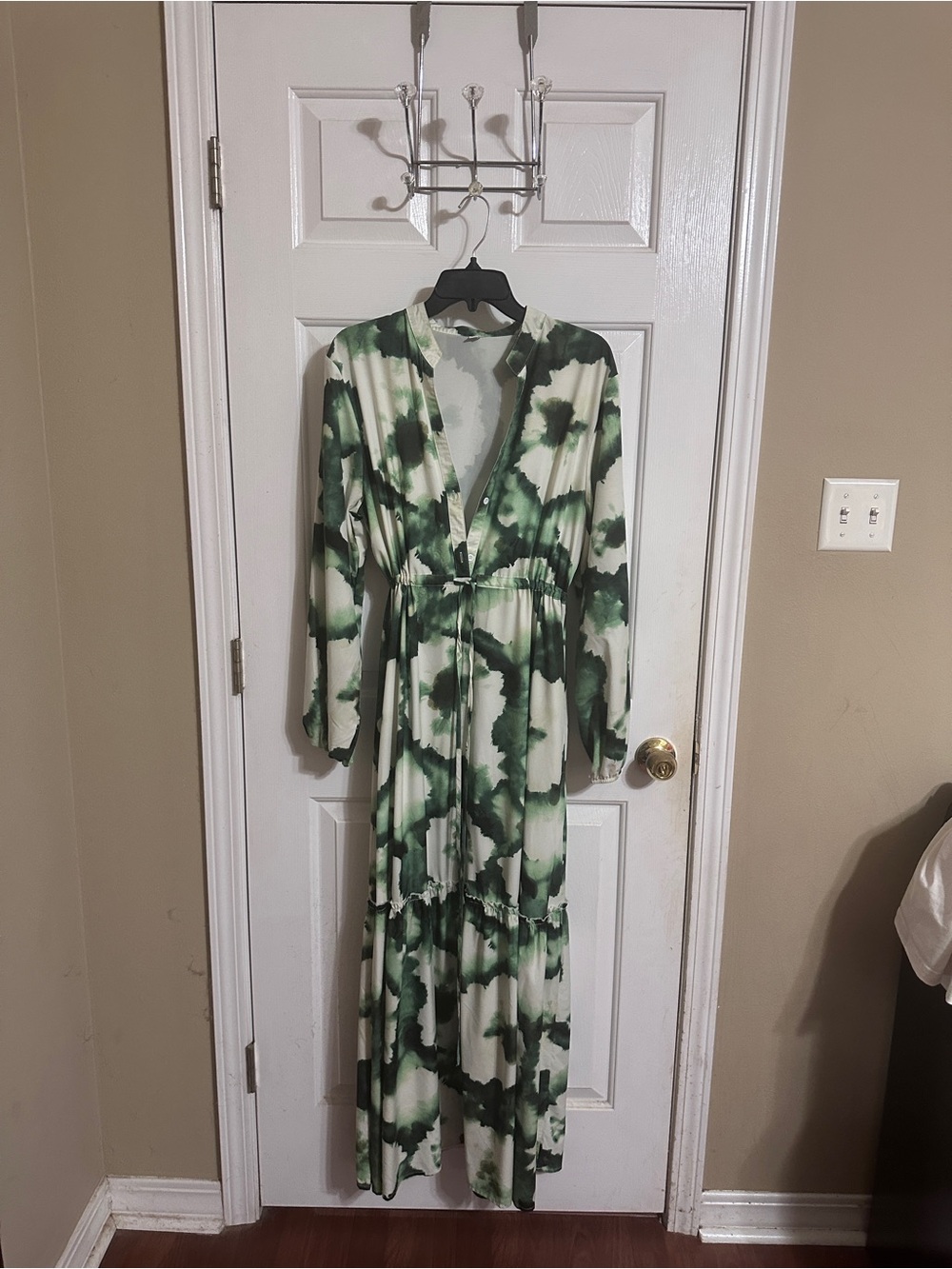 Green Tie-Dye Maxi Dress - Women - Picture 3 of 5